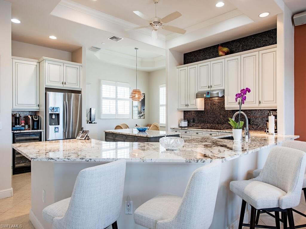 530 Avellino Isles Cir 7-301, Naples, FL 34119-6