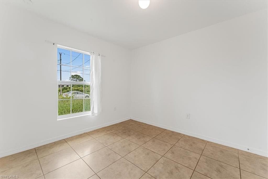 2607 24th St SW, Lehigh Acres, FL 33976-33
