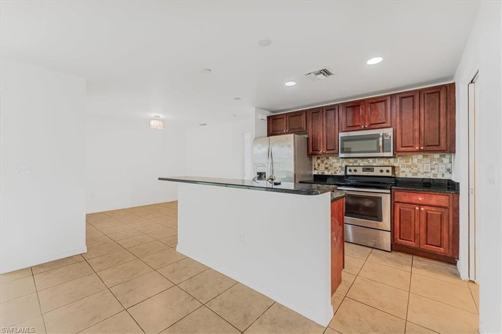 2607 24th St SW, Lehigh Acres, FL 33976-41