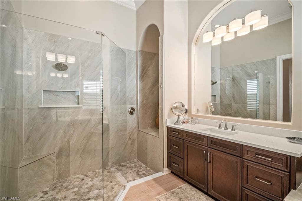 6420 Costa Cir, Naples, FL 34113-26