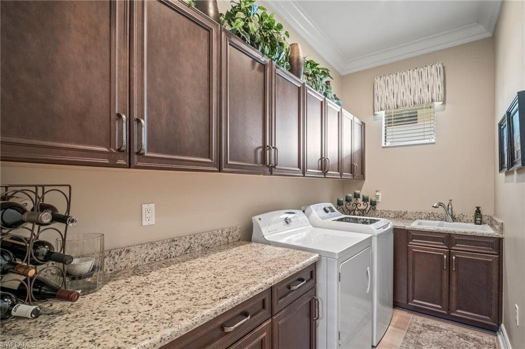 6420 Costa Cir, Naples, FL 34113-37