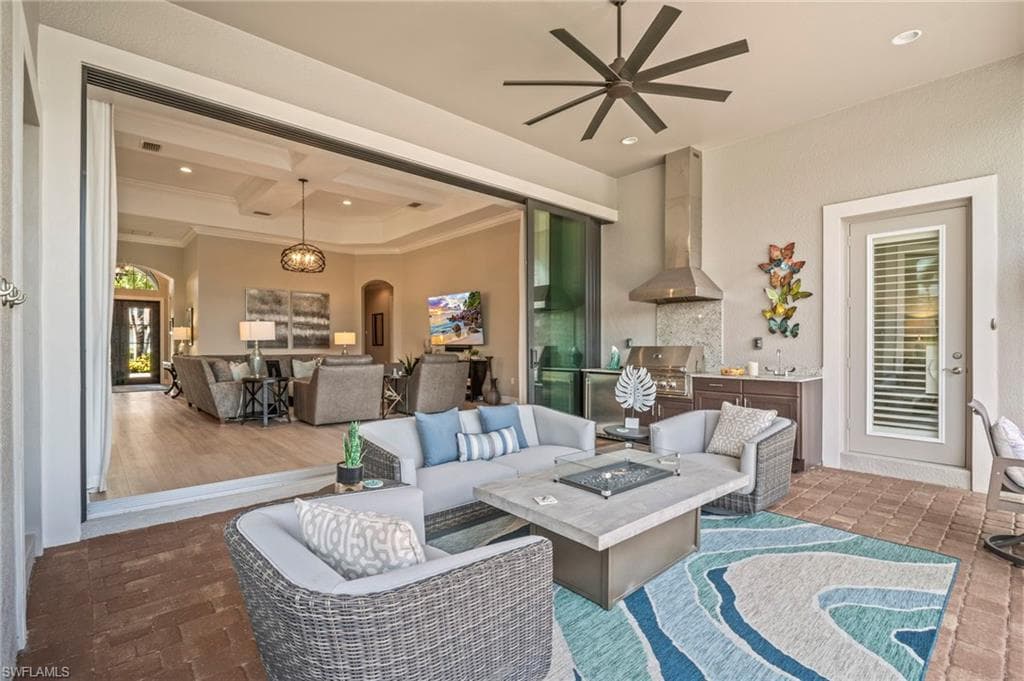6420 Costa Cir, Naples, FL 34113-40