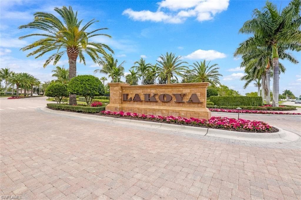 6420 Costa Cir, Naples, FL 34113-48