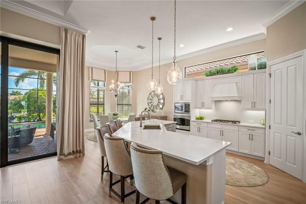 6420 Costa Cir, Naples, FL 34113-6