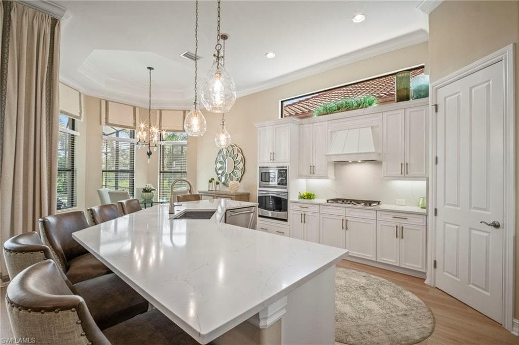 6420 Costa Cir, Naples, FL 34113-8