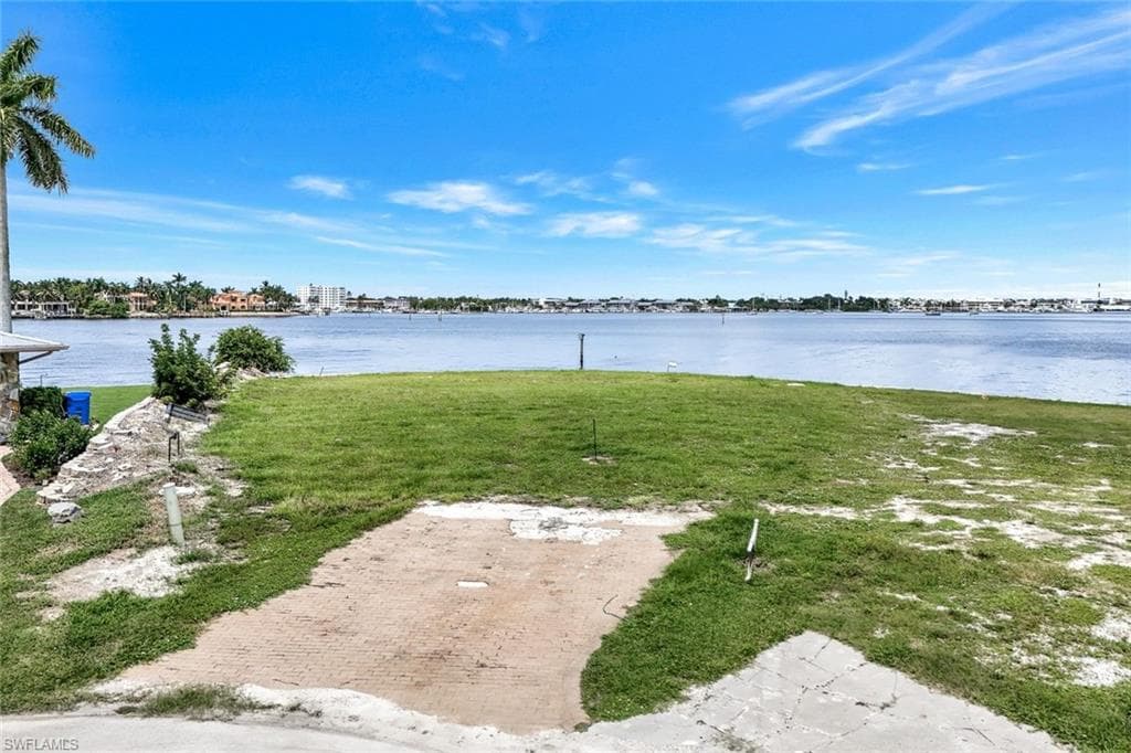 1303 Marlin Dr, Naples, FL 34102-16