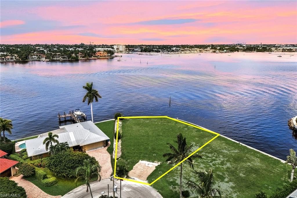 1303 Marlin Dr, Naples, FL 34102-1