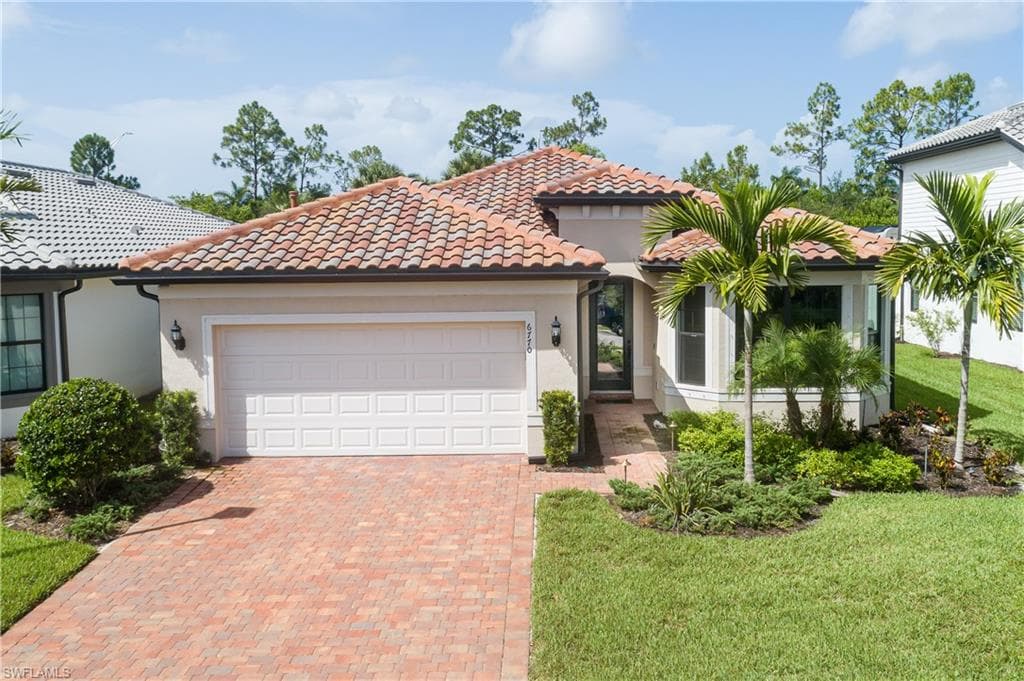 6770 Pennyroyal Dr, Naples, FL 34114-1