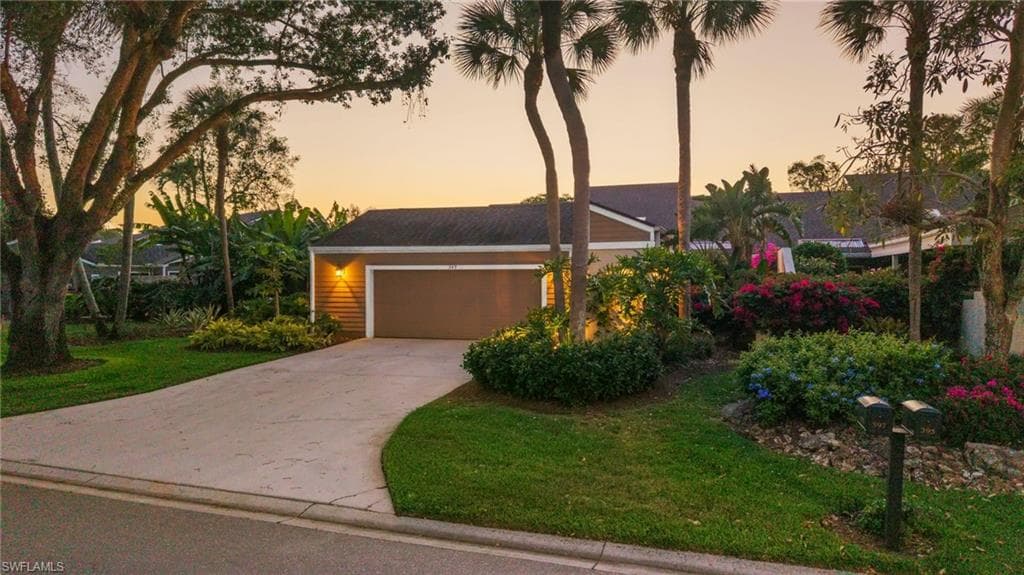 397 Edgemere Way N 11, Naples, FL 34105-1