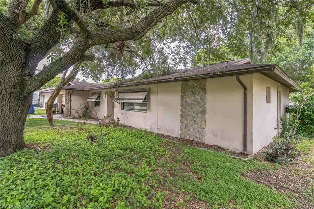 512 Glendale Ave, Lehigh Acres, FL 33936-17