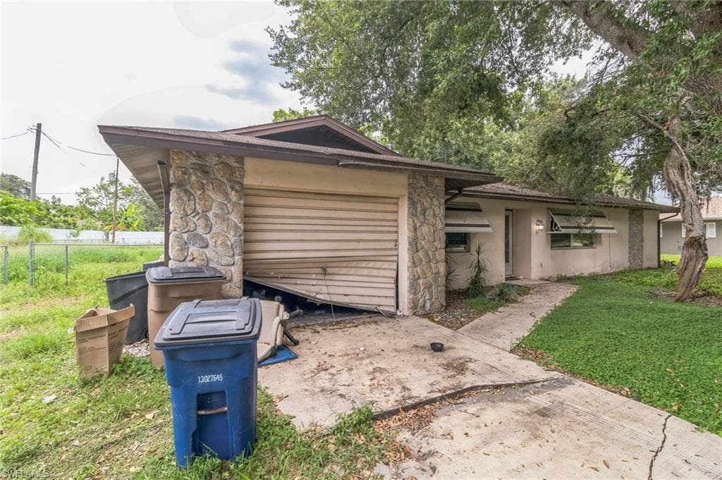 512 Glendale Ave, Lehigh Acres, FL 33936-18