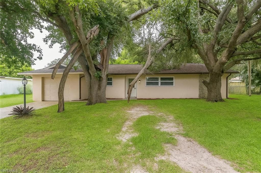 512 Glendale Ave, Lehigh Acres, FL 33936-1