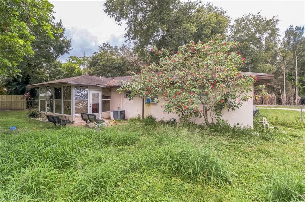512 Glendale Ave, Lehigh Acres, FL 33936-19