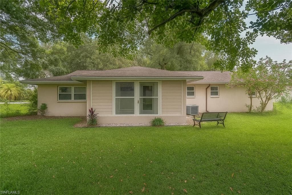 512 Glendale Ave, Lehigh Acres, FL 33936-3
