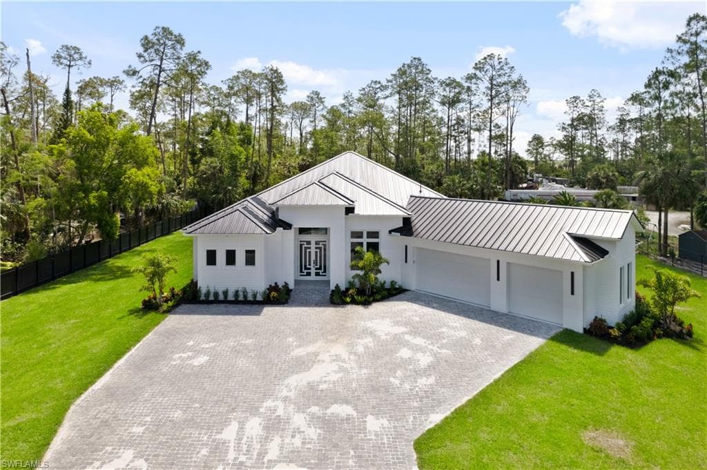 2144 17th St SW, Naples, FL 34117-1