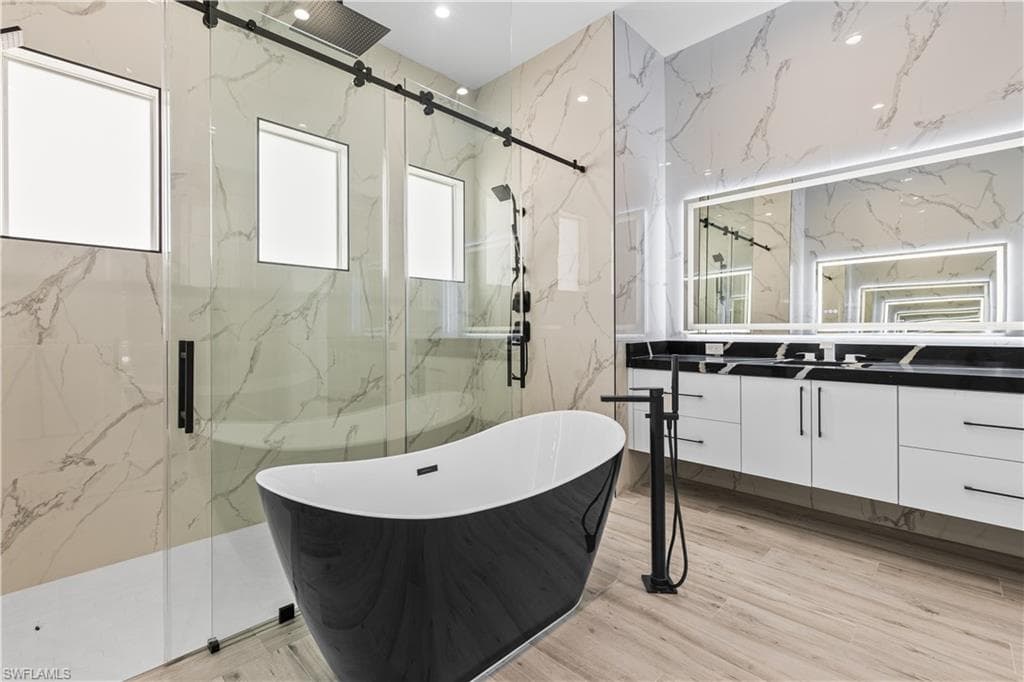 2144 17th St SW, Naples, FL 34117-23