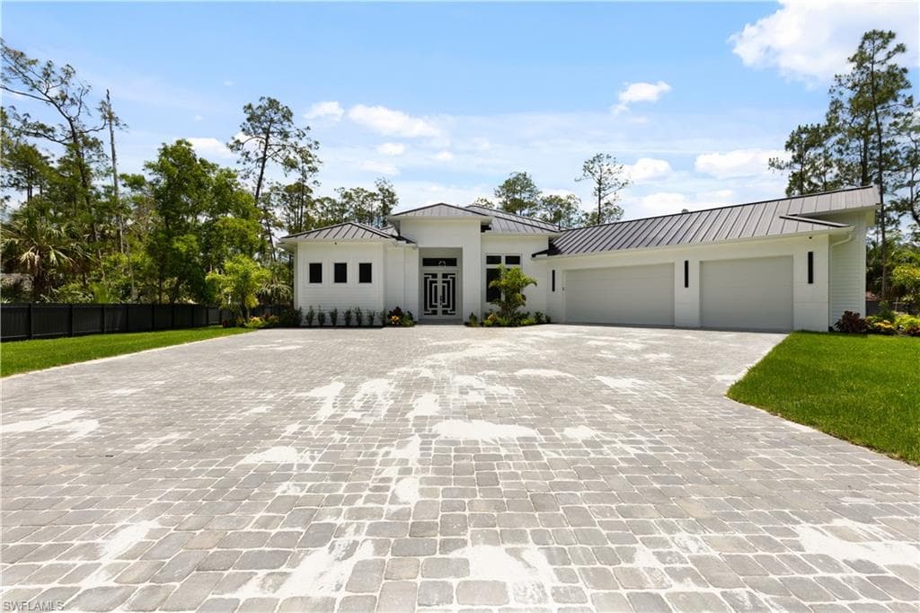 2144 17th St SW, Naples, FL 34117-7
