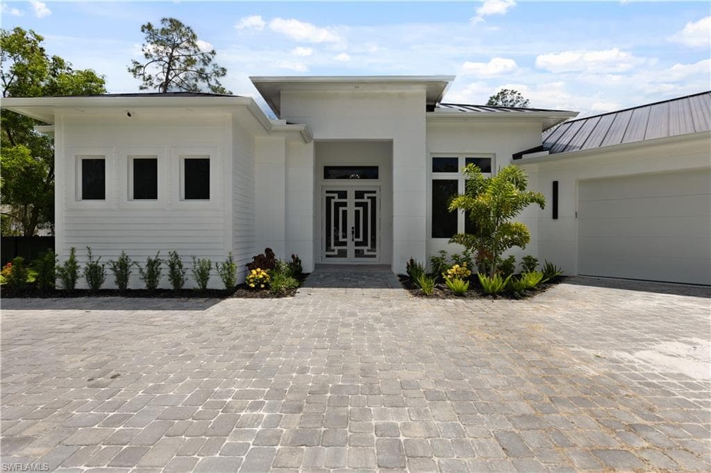 2144 17th St SW, Naples, FL 34117-8
