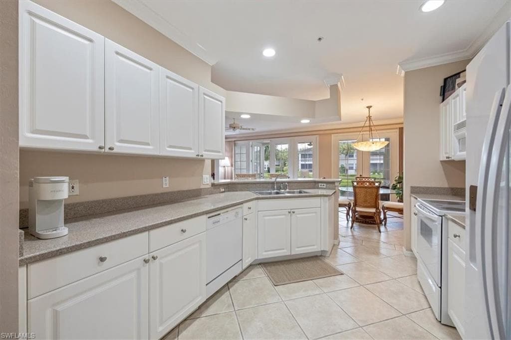 5060 Yacht Harbor Cir 102, Naples, FL 34112-15