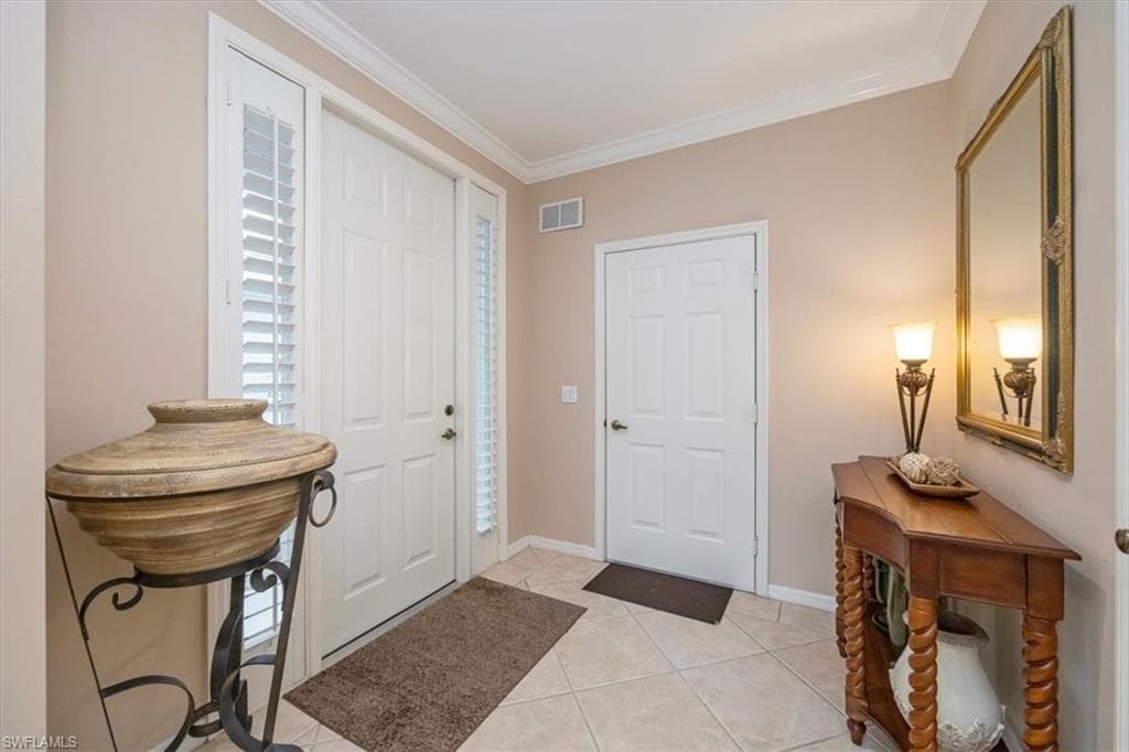 5060 Yacht Harbor Cir 102, Naples, FL 34112-4