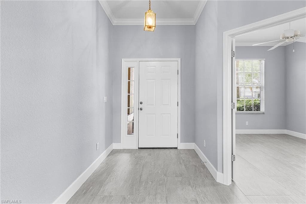 6835 Old Banyan Way, Naples, FL 34109-25