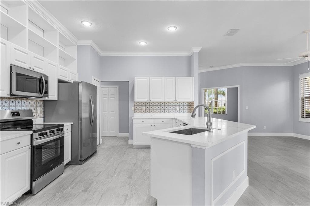 6835 Old Banyan Way, Naples, FL 34109-6