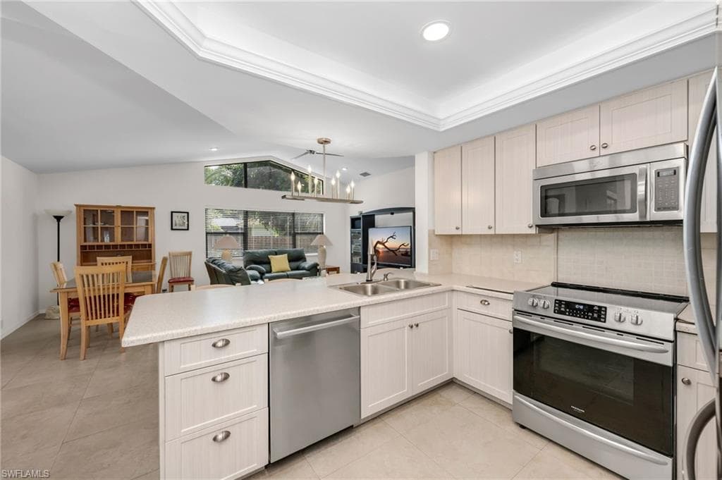 28200 Winthrop Cir, Bonita Springs, FL 34134-5