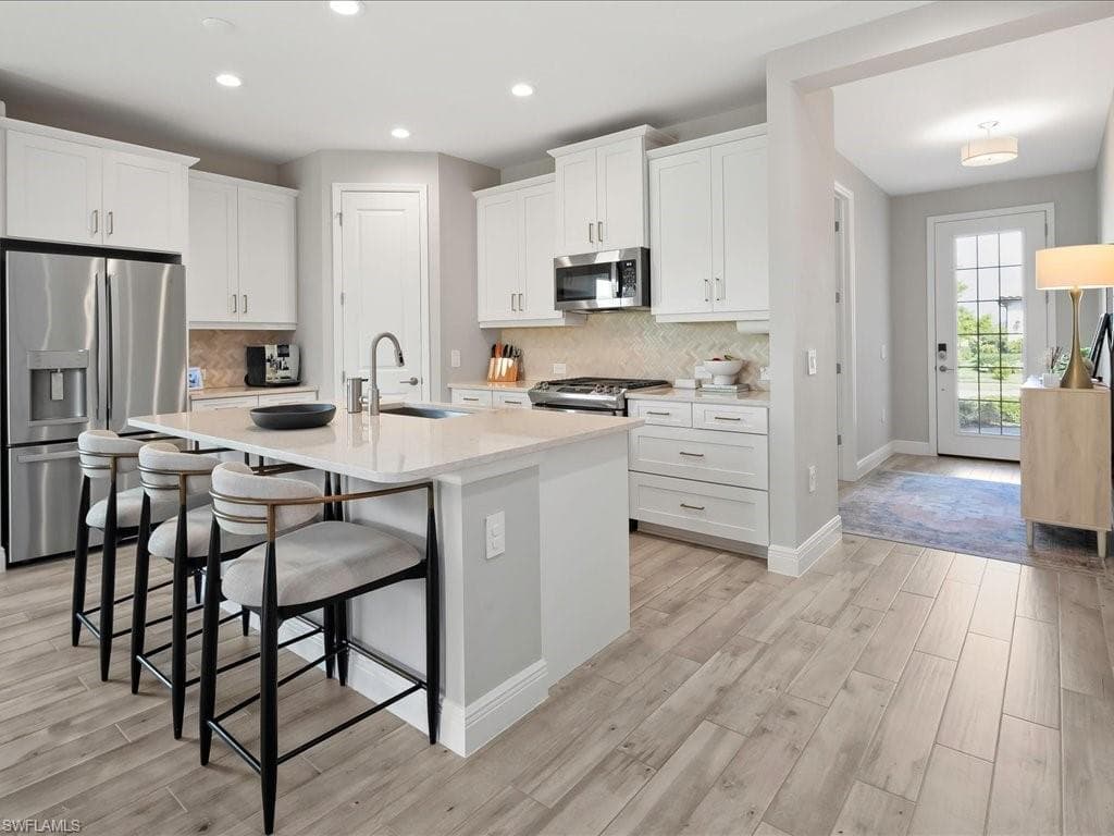 3980 Pegasus Way, Naples, FL 34120-9