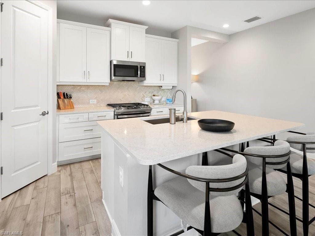3980 Pegasus Way, Naples, FL 34120-10