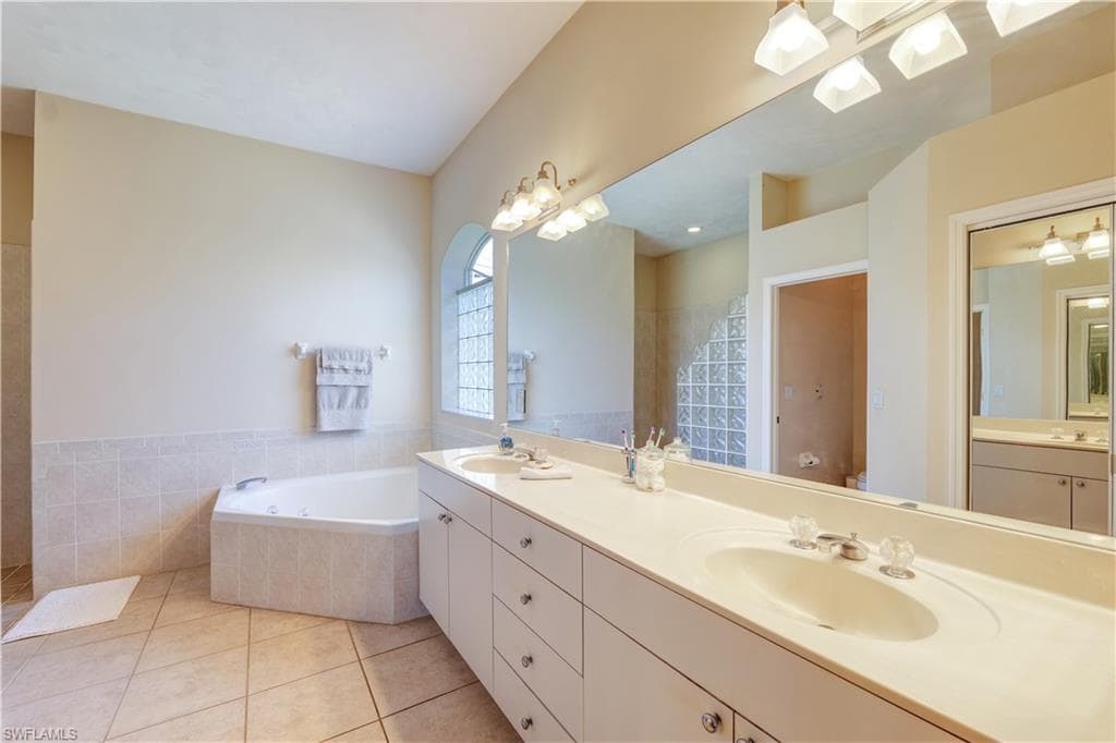 3208 1st Pl, Cape Coral, FL 33914-21