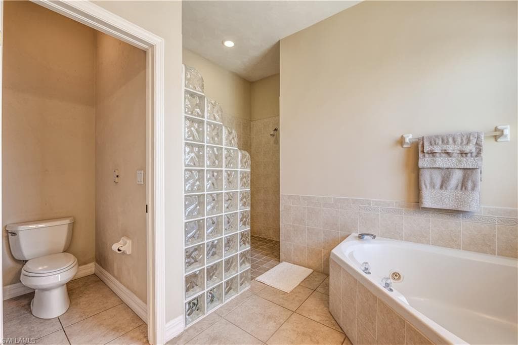 3208 1st Pl, Cape Coral, FL 33914-22