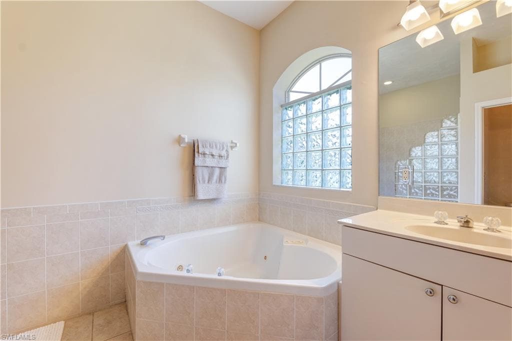 3208 1st Pl, Cape Coral, FL 33914-23