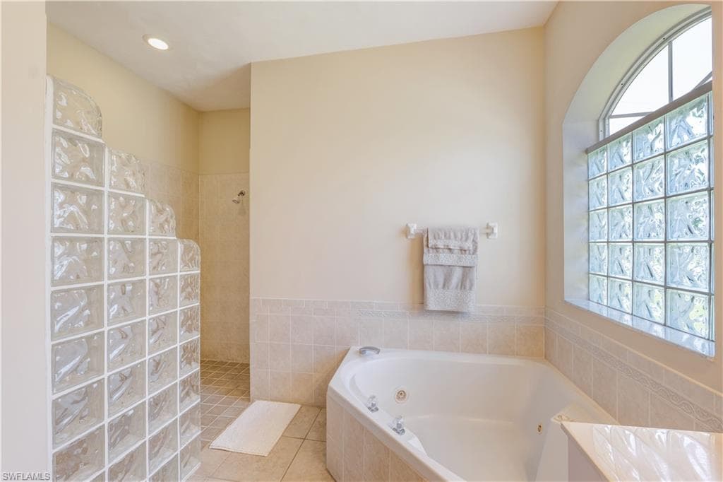 3208 1st Pl, Cape Coral, FL 33914-24