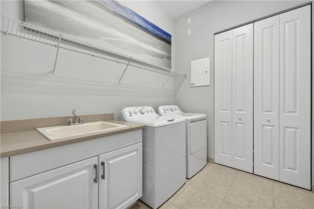28514 Wharton Dr, Bonita Springs, FL 34135-36