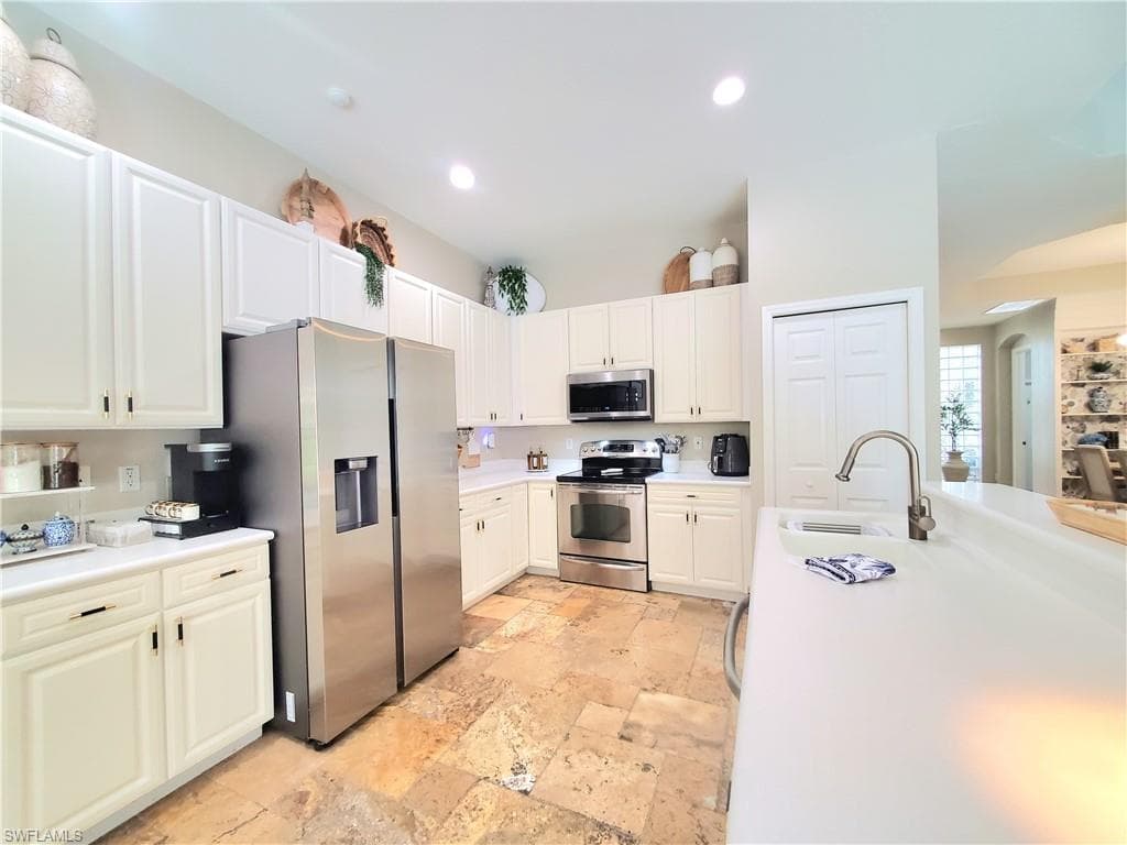1119 Dorchester Ct 60, Naples, FL 34104-12