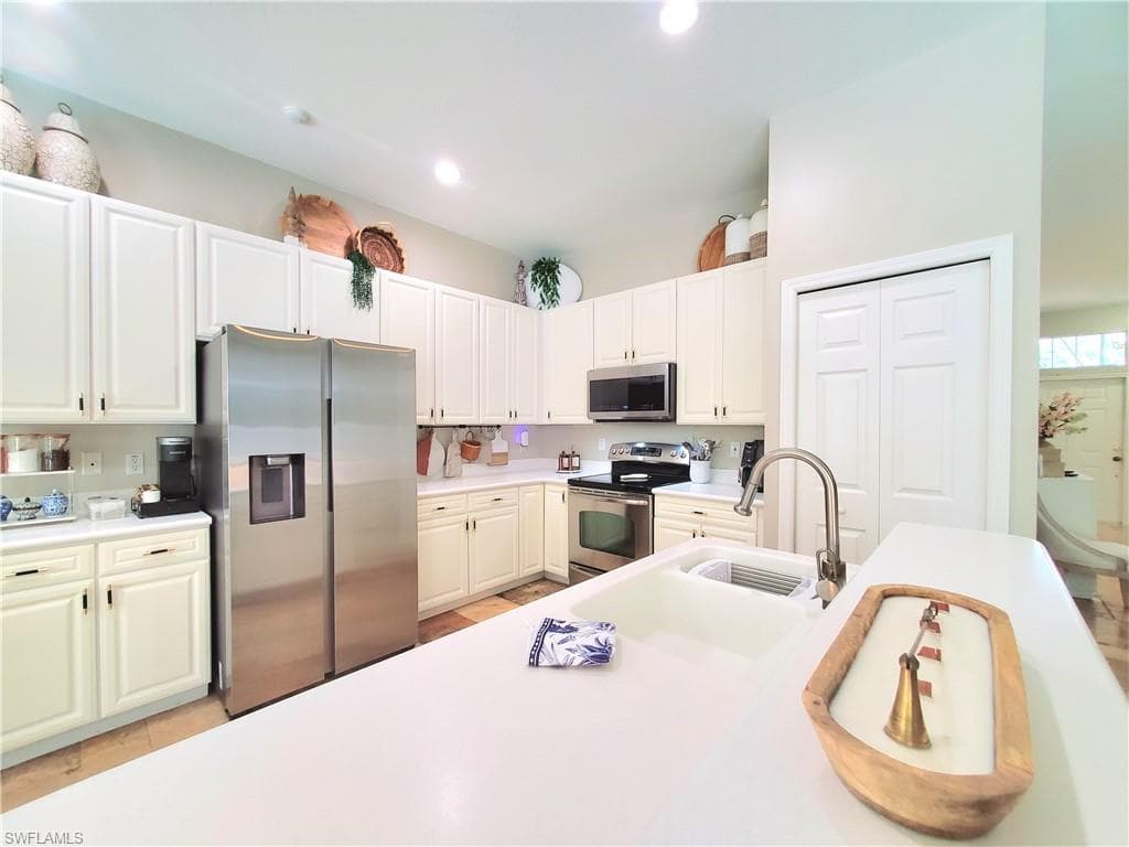 1119 Dorchester Ct 60, Naples, FL 34104-7