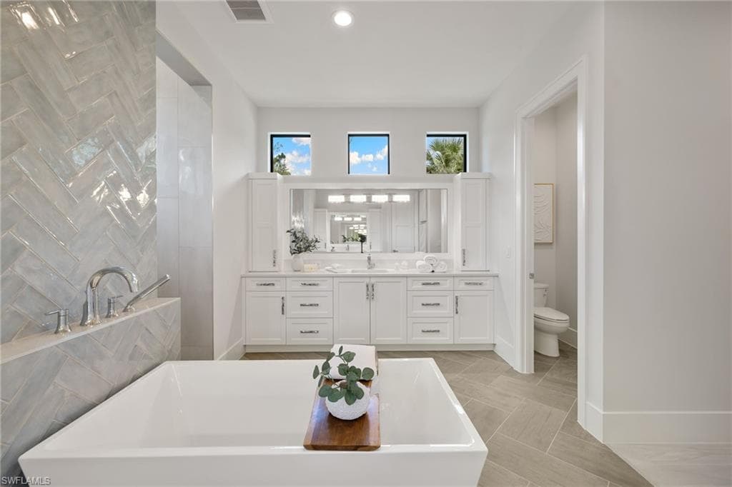 4751 1st Ave SW, Naples, FL 34119-26