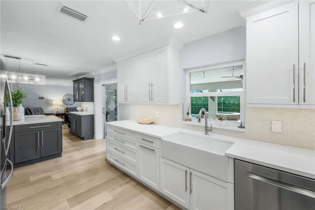 27984 Carl Cir, Bonita Springs, FL 34135-10