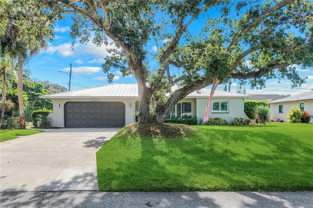 27984 Carl Cir, Bonita Springs, FL 34135-2