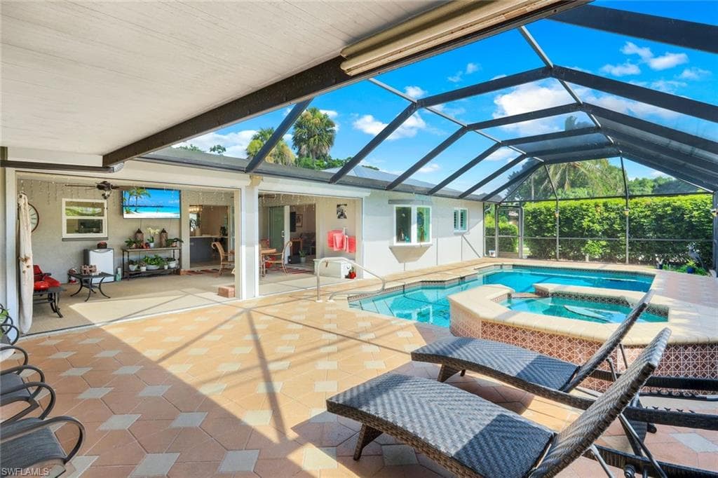 27984 Carl Cir, Bonita Springs, FL 34135-32