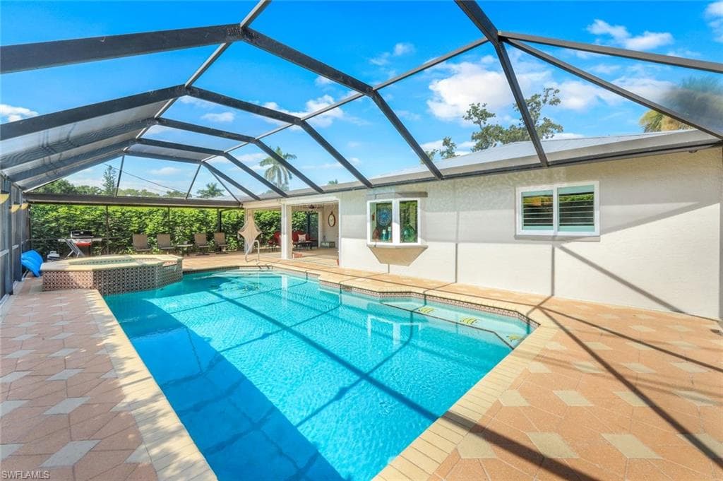 27984 Carl Cir, Bonita Springs, FL 34135-36