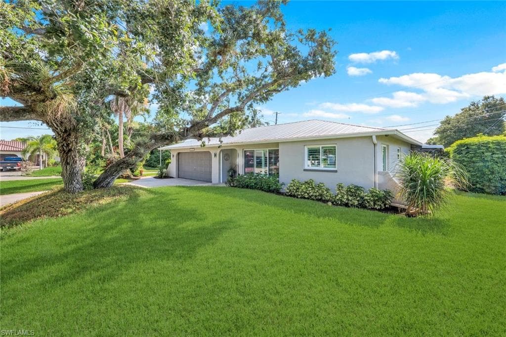 27984 Carl Cir, Bonita Springs, FL 34135-37