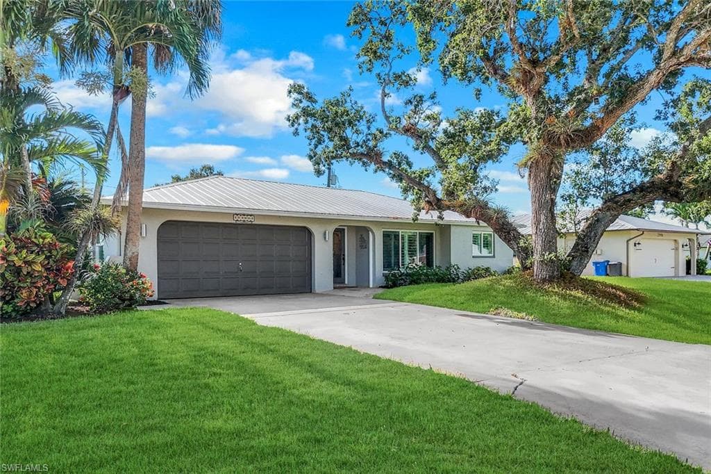 27984 Carl Cir, Bonita Springs, FL 34135-4