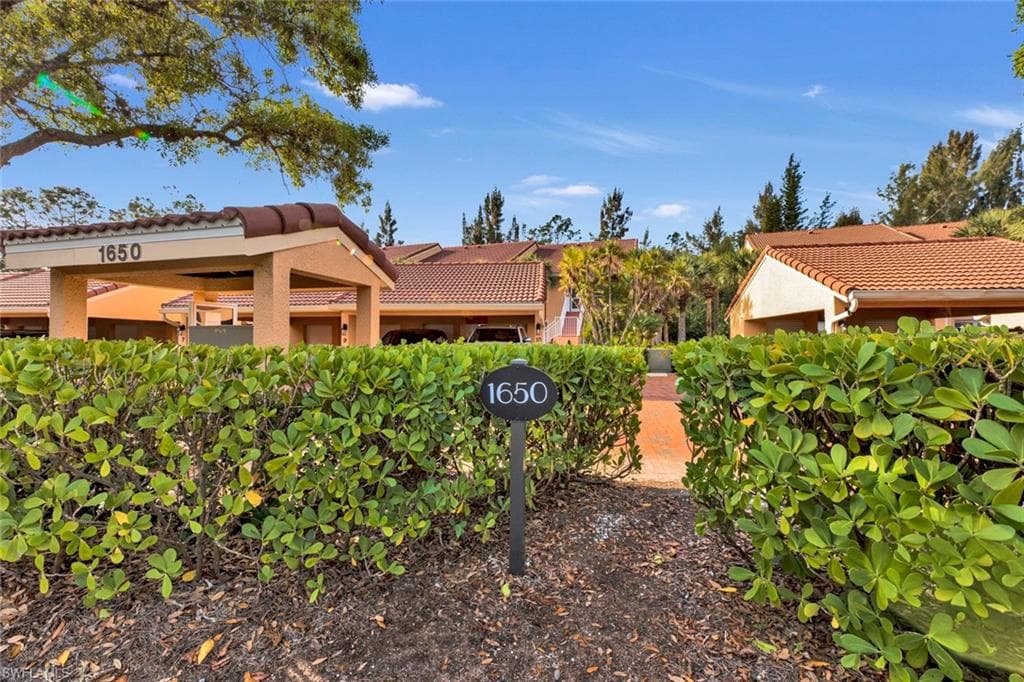 1650 Windy Pines Dr 2705, Naples, FL 34112-4