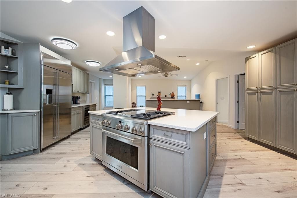 919 Joy Cir, Marco Island, FL 34145-11