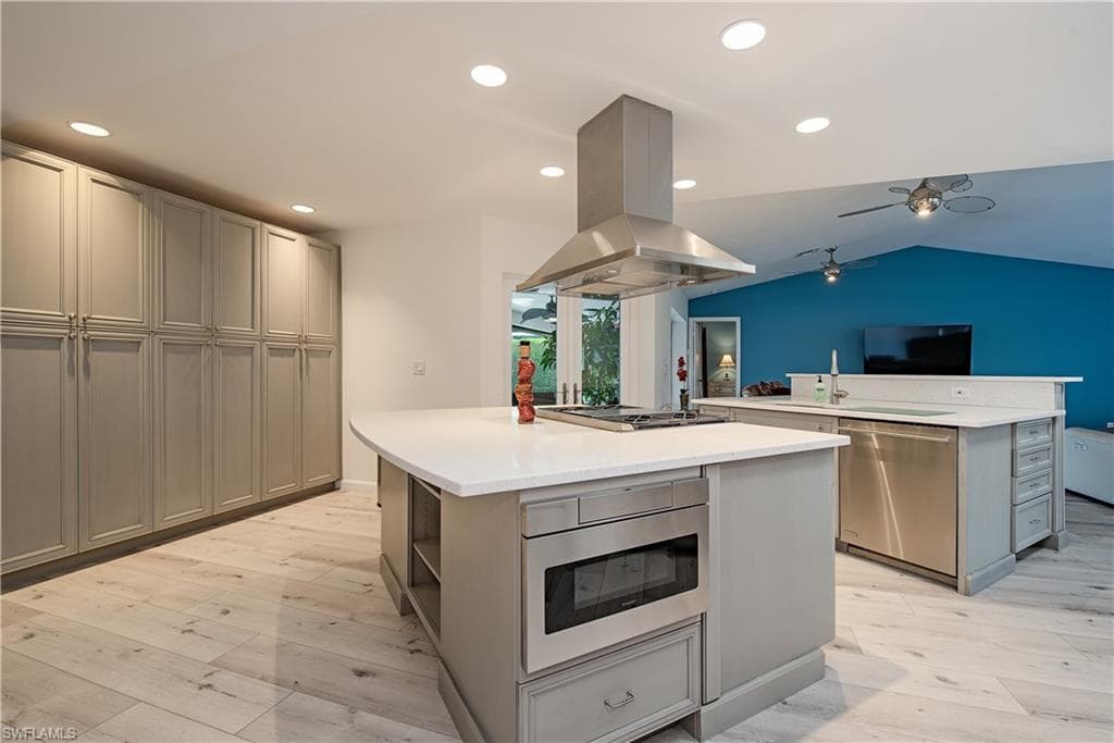 919 Joy Cir, Marco Island, FL 34145-13
