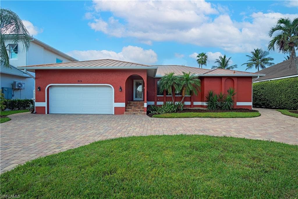 919 Joy Cir, Marco Island, FL 34145-1