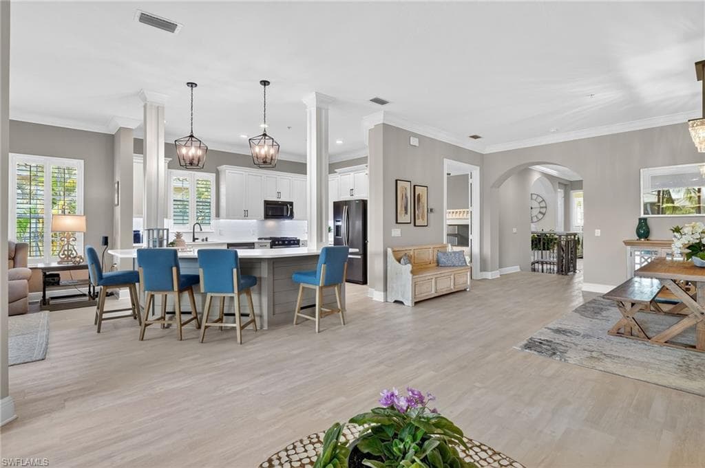 3202 Serenity Ct 202, Naples, FL 34114-9