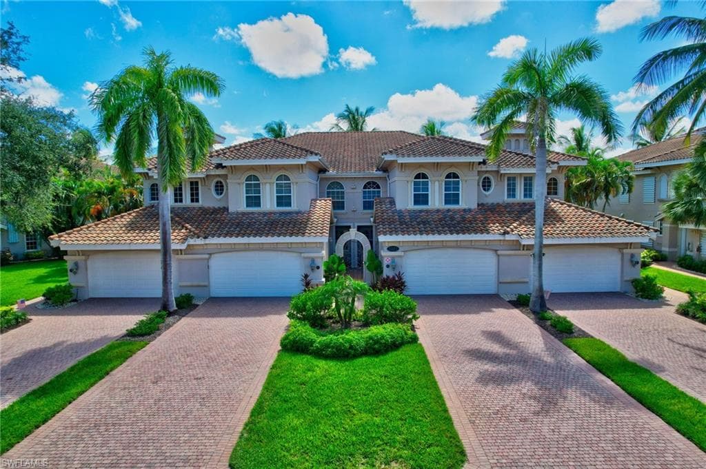 3202 Serenity Ct 202, Naples, FL 34114-2