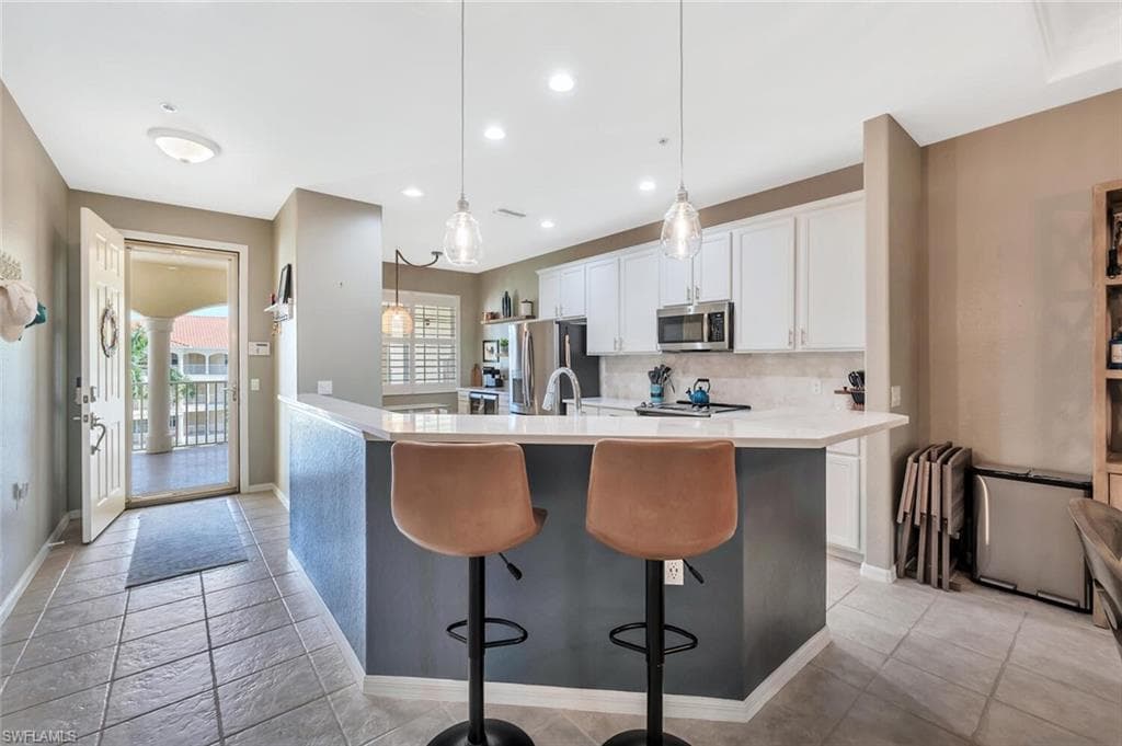 4833 Hampshire Ct 302, Naples, FL 34112-9